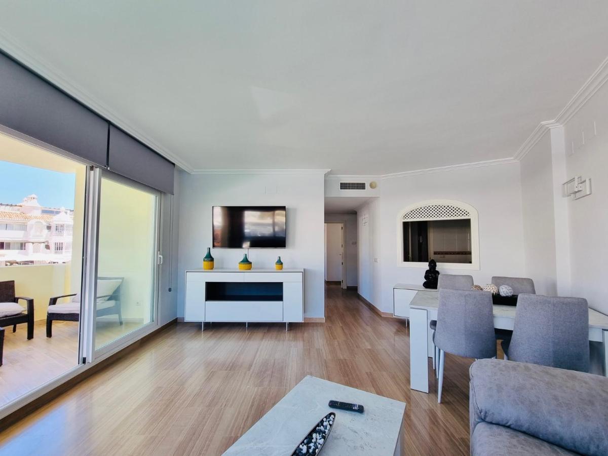 G&G Isla Marina Puerto Apartment เบนัลมาเดนา ภายนอก รูปภาพ